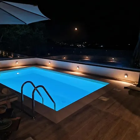 With View In Countryside - Private Pool
