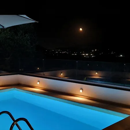 With View In Countryside - Private Pool *